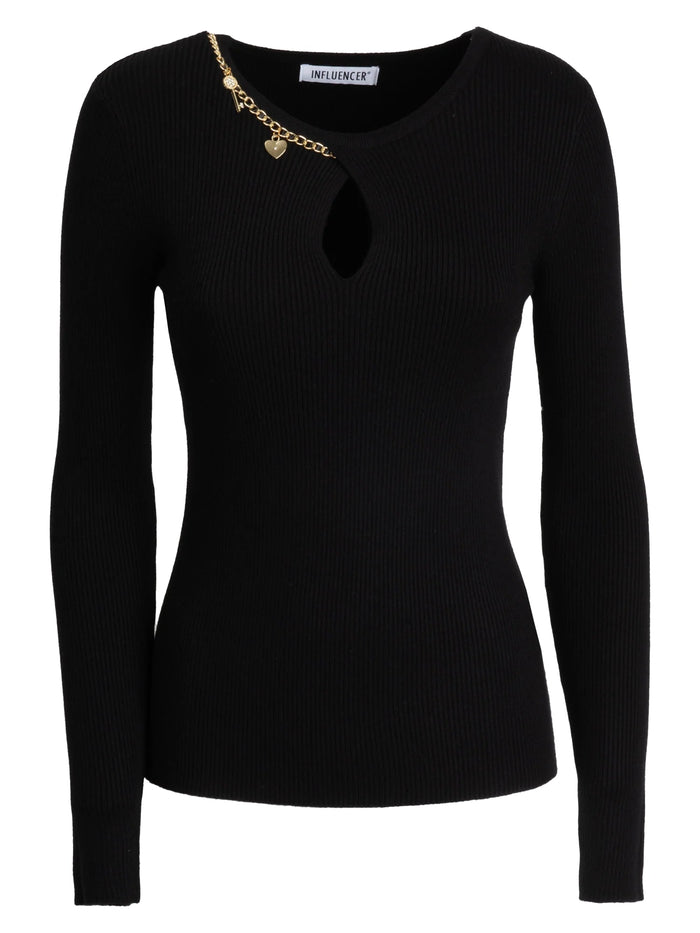 Influencer Maglia Nera con Dettaglio Catena Oro