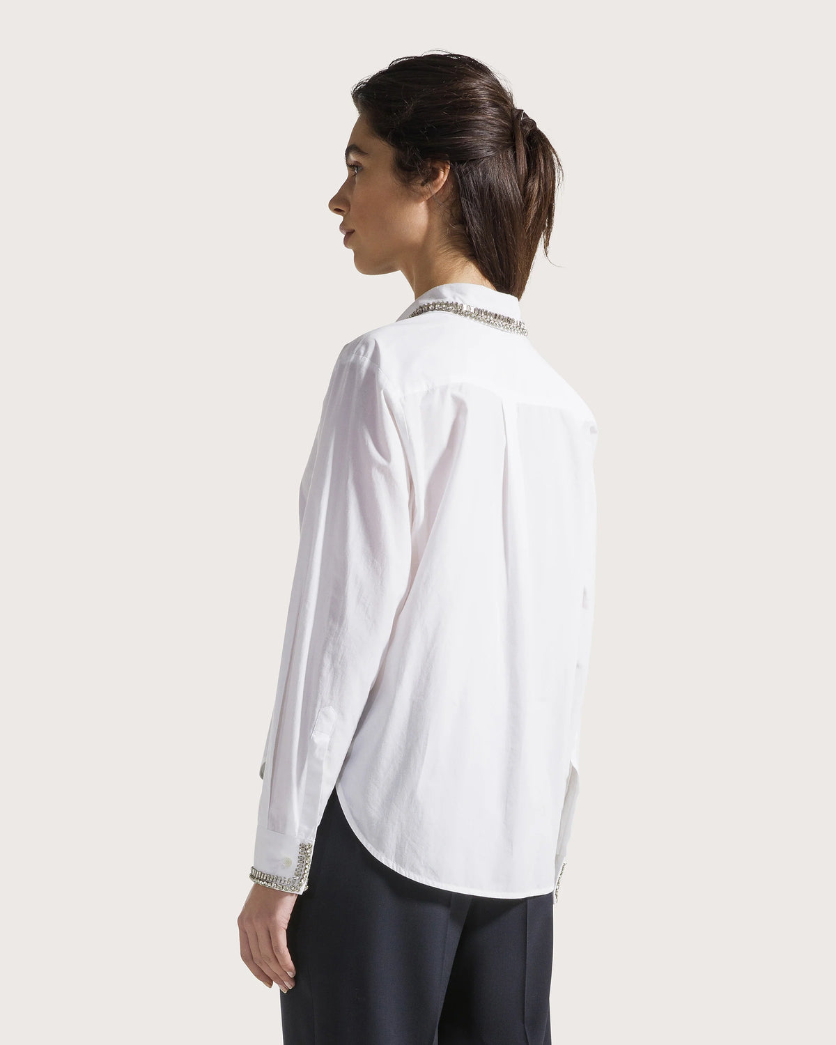 Camicia in popeline con dettaglio pietra bianco