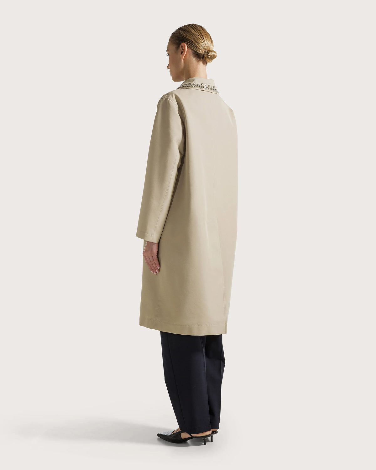 Trench in cotone con dettaglio collo accessorio beige