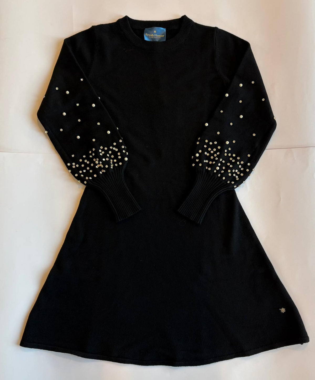 Fresh flower Abito nero con maniche decorate donna